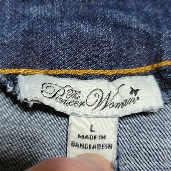 Pioneer Woman Pull On Capris w/ Raw Hem & Green Flower Embroidery - Size Large - Picture 6 of 7